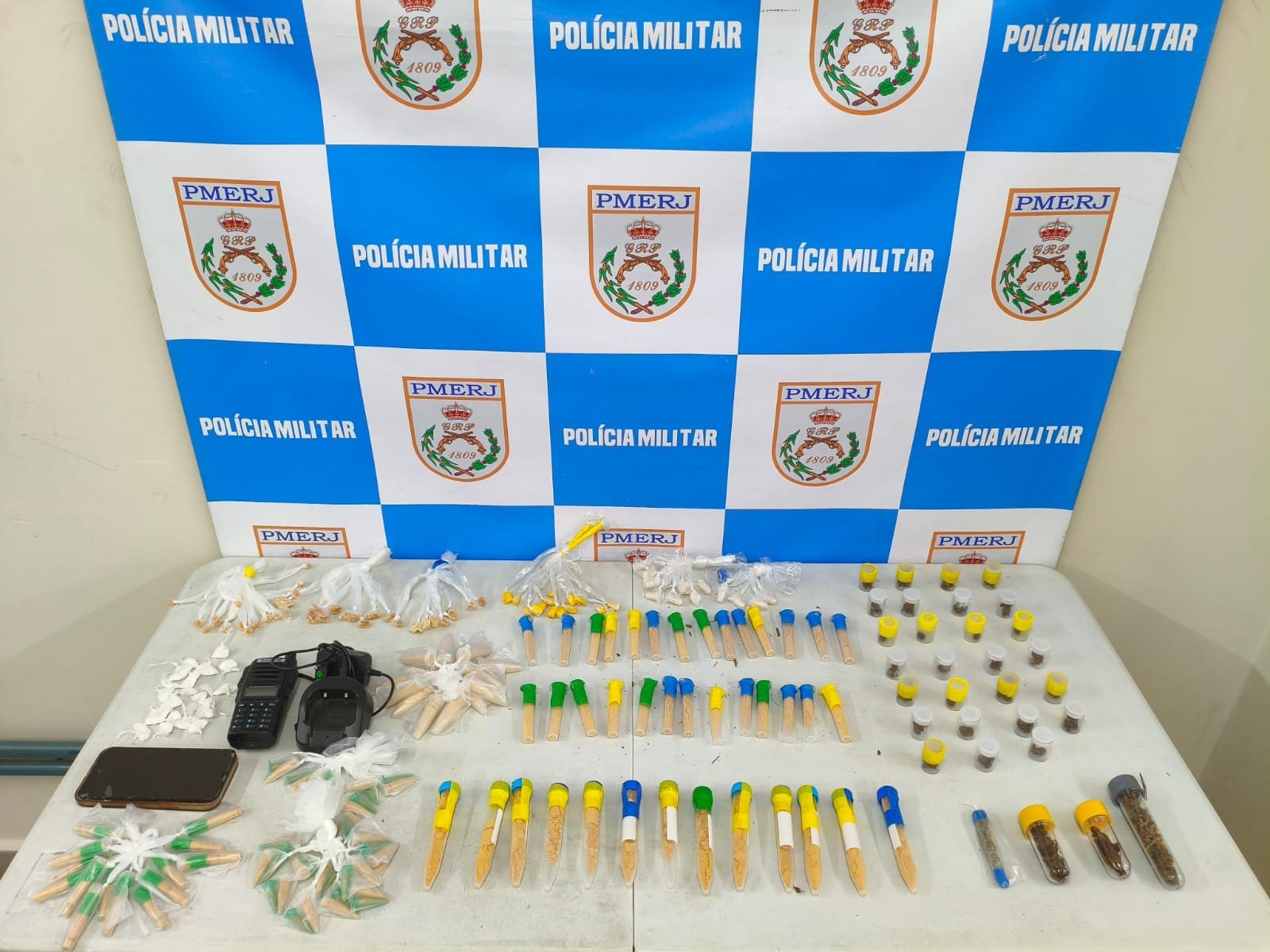 Disparos entre suspeitos e PM resultam na apreensão de drogas em Volta Redonda - Imagem do artigo