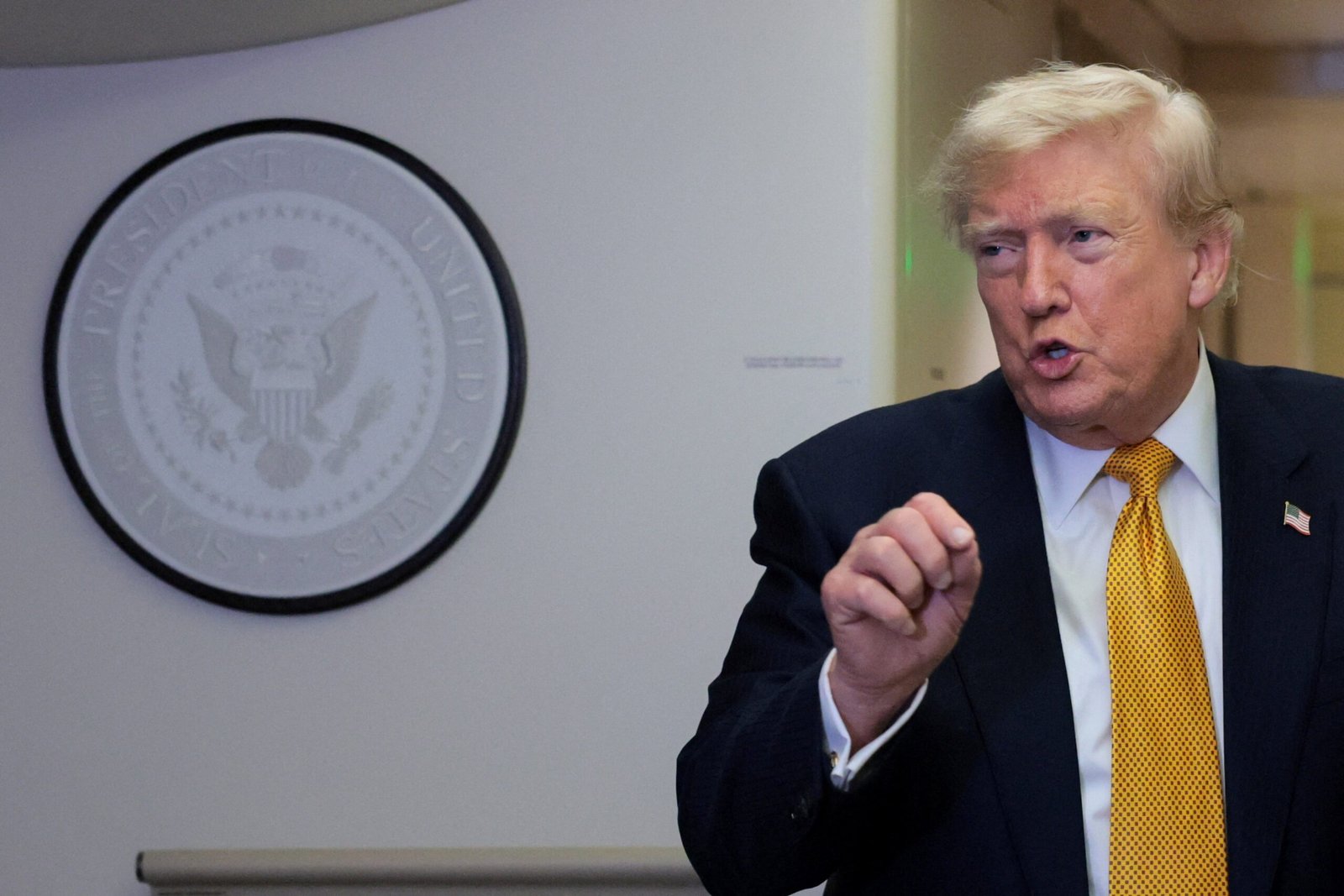 Trump anuncia libertação de cidadã norte-americana detida no Irã desde 2024 - Imagem do artigo