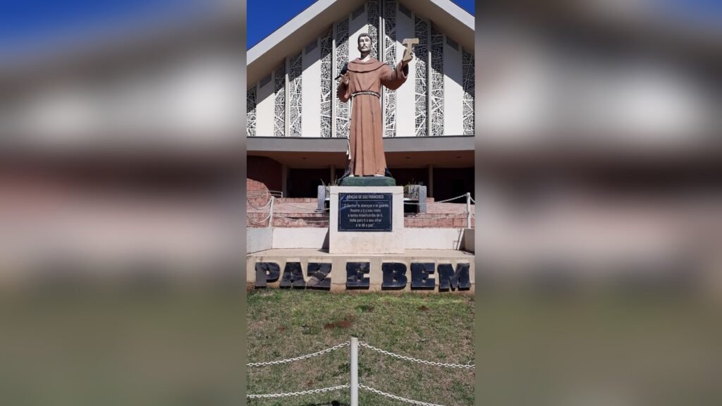 Estátua de São Francisco de Assis, padroeiro dos animais