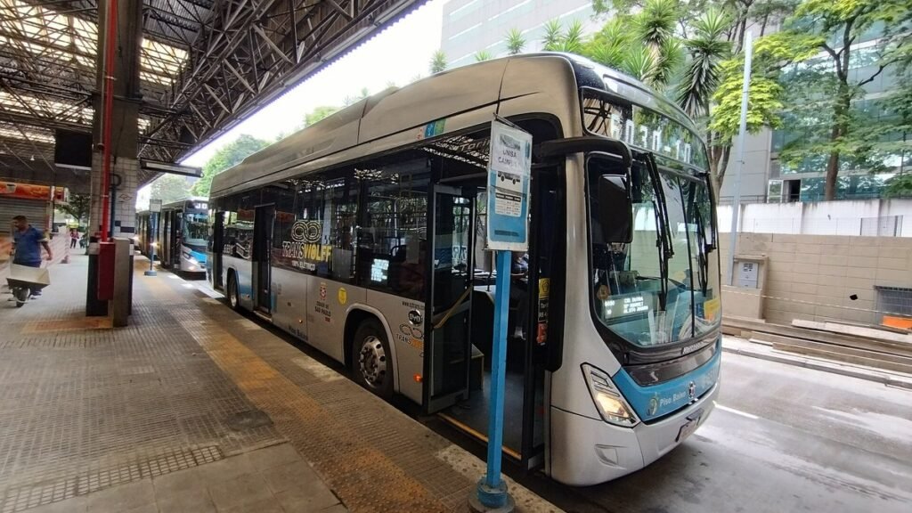 Ônibus elétrico em circulação em São Paulo