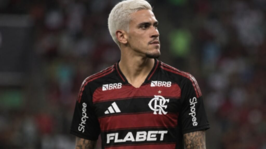 Pedro, atacante do Flamengo, em jogo pelo clube — foto de arquivo de abril de 2025