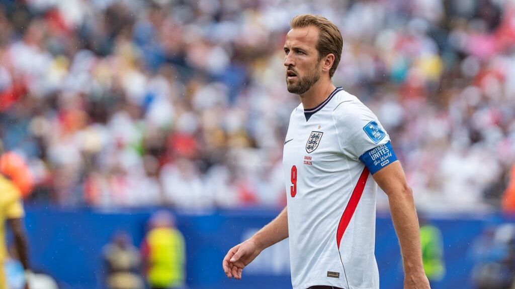 Harry Kane com a camisa da seleção da Inglaterra