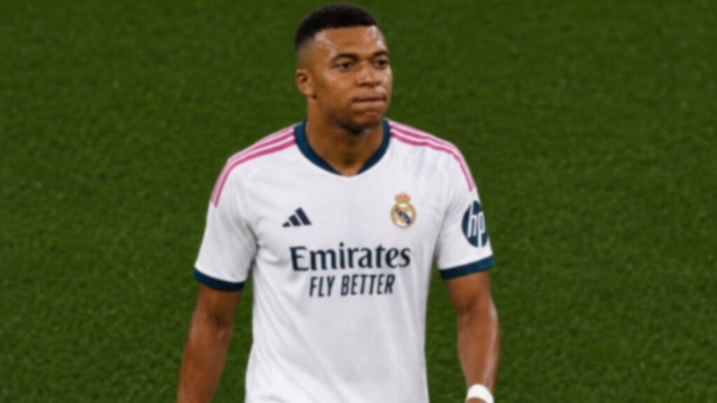 Mbappé decide no fim, Real Madrid bate o Barcelona no Camp Nou e incendeia a LaLiga