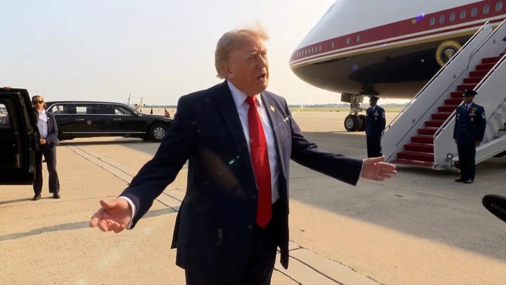 Donald Trump fala à imprensa